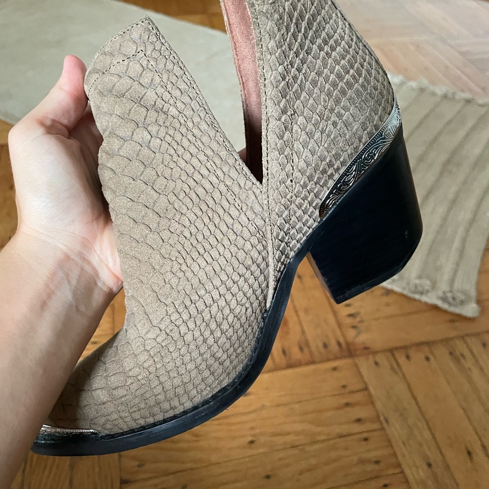 Jeffrey Campbell CROMWELL leather boots - size 6.5 - tan